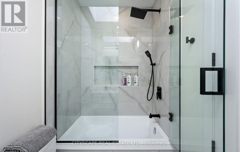 2B HOLMSTEAD AVENUE, Toronto (O'Connor-Parkview), Ontario, M4B1T1