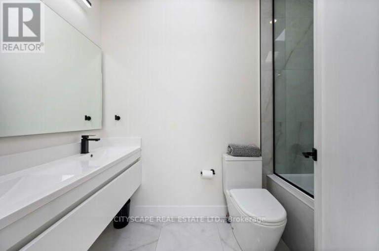 2B HOLMSTEAD AVENUE, Toronto (O'Connor-Parkview), Ontario, M4B1T1