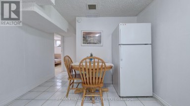 LOWER LEVEL - 83 SEXTON CRESCENT Toronto (Hillcrest Village) Ontario photo 3