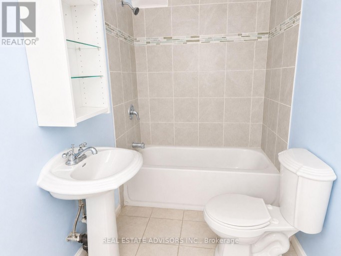 238 BRAYMORE BOULEVARD, Toronto (Rouge), Ontario, M1B2G8