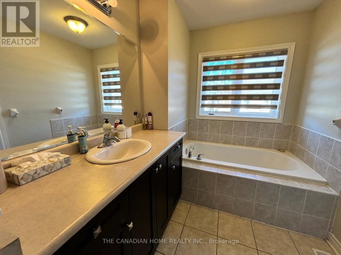17 MERRYBROOK TRAIL, Brampton (Northwest Brampton), Ontario, L7A4W2