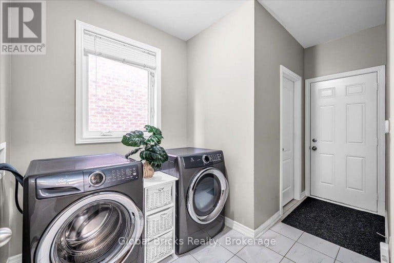 47 HOLYROD DRIVE, Clarington (Courtice), Ontario, L1E0G4