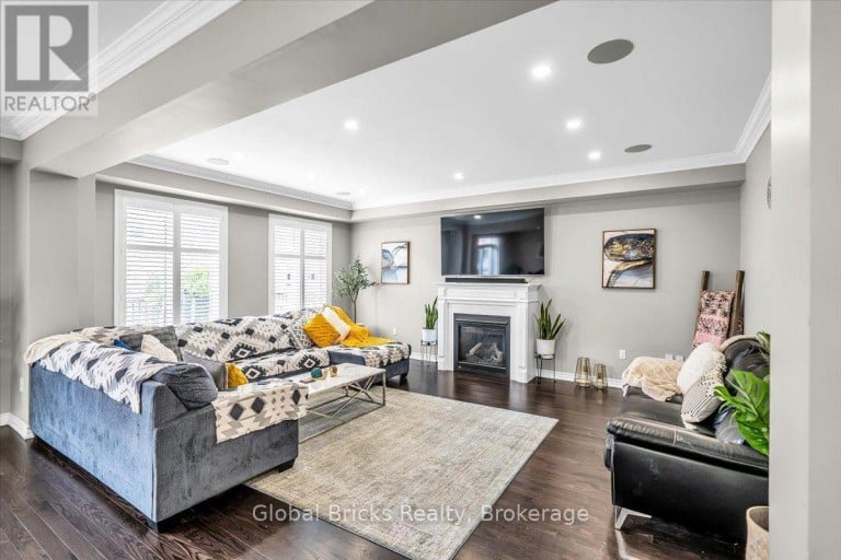 47 HOLYROD DRIVE, Clarington (Courtice), Ontario, L1E0G4