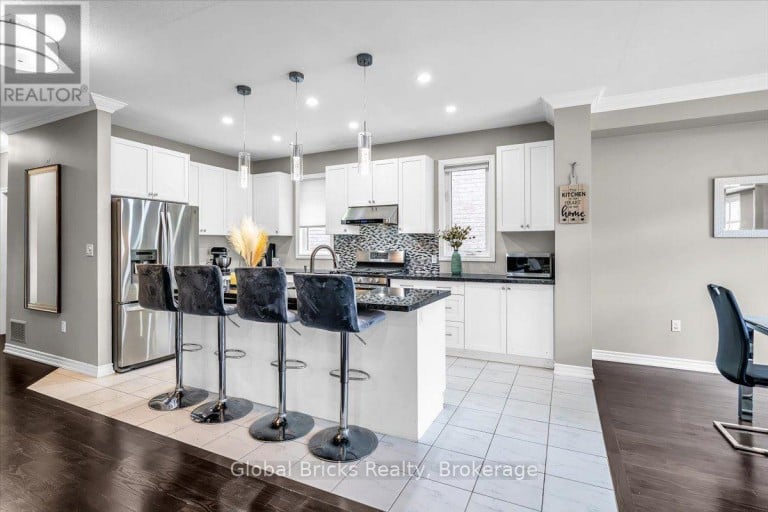 47 HOLYROD DRIVE, Clarington (Courtice), Ontario, L1E0G4