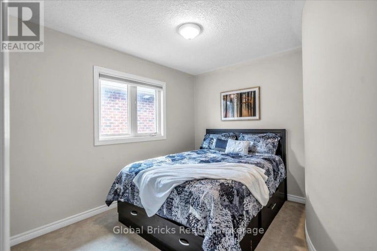 47 HOLYROD DRIVE, Clarington (Courtice), Ontario, L1E0G4