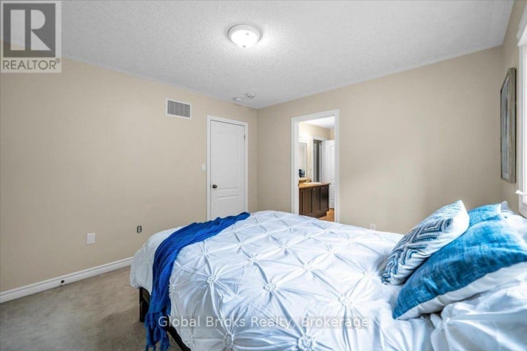 47 HOLYROD DRIVE, Clarington (Courtice), Ontario, L1E0G4