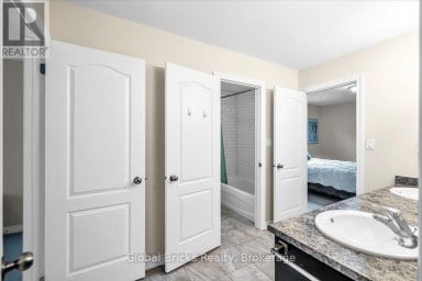 47 HOLYROD DRIVE Clarington (Courtice) Ontario photo 34