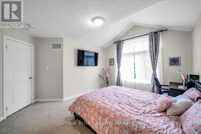 47 HOLYROD DRIVE, Clarington (Courtice), Ontario, L1E0G4