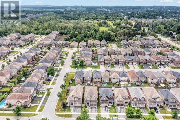 47 HOLYROD DRIVE, Clarington (Courtice), Ontario, L1E0G4