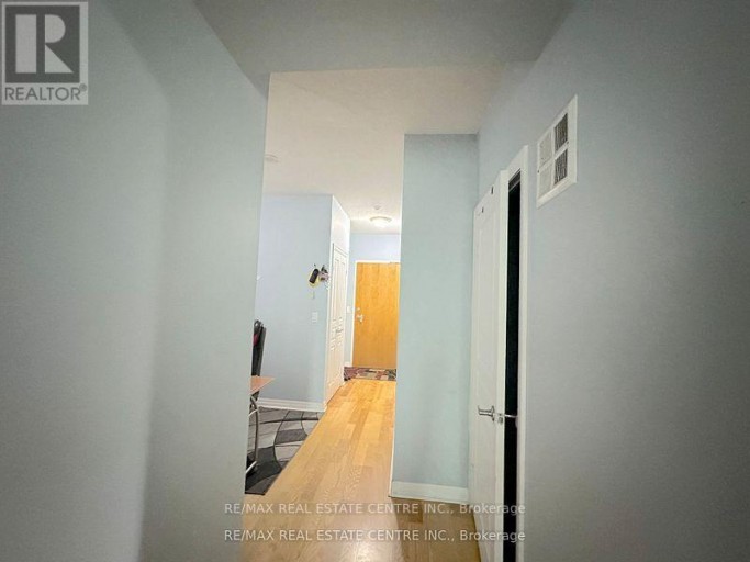 301 - 3939 DUKE OF YORK BOULEVARD, Mississauga (City Centre), Ontario, L5B4N2