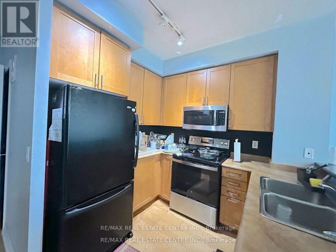301 - 3939 DUKE OF YORK BOULEVARD, Mississauga (City Centre), Ontario, L5B4N2