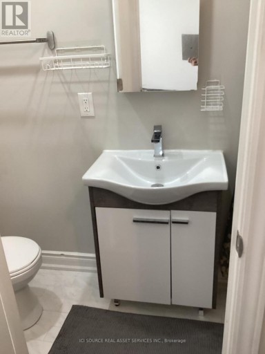UPPER - 72 ADAMS STREET, Bradford West Gwillimbury (Bradford), Ontario, L3Z3E2