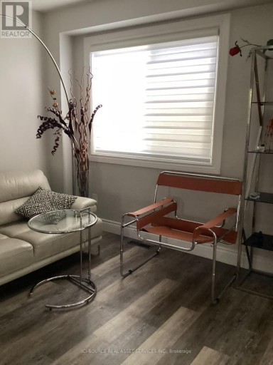 UPPER - 72 ADAMS STREET, Bradford West Gwillimbury (Bradford), Ontario, L3Z3E2