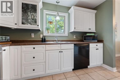 19 SOMERSET Drive Unit# 16 Port Dover Ontario photo 11