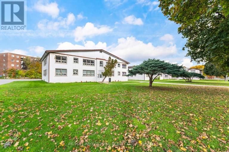 3 - 1031 CHURCHILL AVENUE E, Oakville (CP College Park), Ontario, L6H1A3