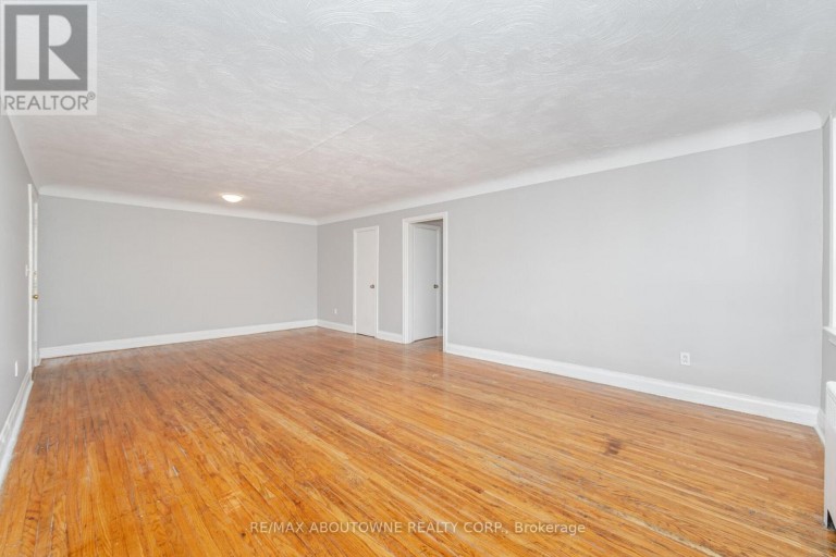 3 - 1031 CHURCHILL AVENUE E, Oakville (CP College Park), Ontario, L6H1A3