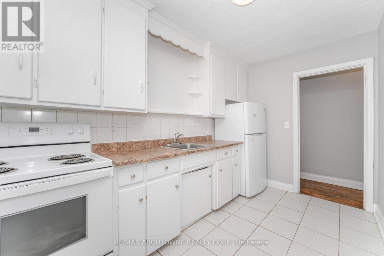 3 - 1031 CHURCHILL AVENUE E, Oakville (CP College Park), Ontario, L6H1A3