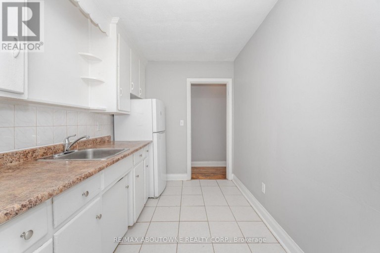 3 - 1031 CHURCHILL AVENUE E, Oakville (CP College Park), Ontario, L6H1A3