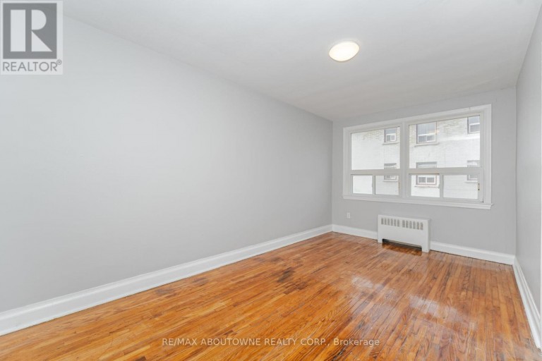 3 - 1031 CHURCHILL AVENUE E, Oakville (CP College Park), Ontario, L6H1A3