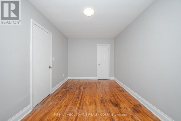 3 - 1031 CHURCHILL AVENUE E, Oakville (CP College Park), Ontario, L6H1A3