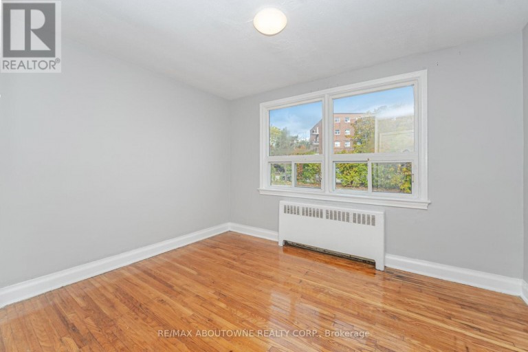 3 - 1031 CHURCHILL AVENUE E, Oakville (CP College Park), Ontario, L6H1A3