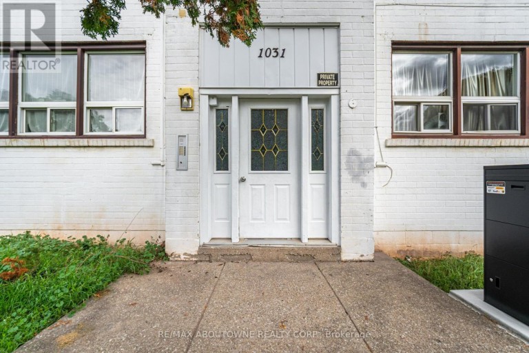 3 - 1031 CHURCHILL AVENUE E, Oakville (CP College Park), Ontario, L6H1A3