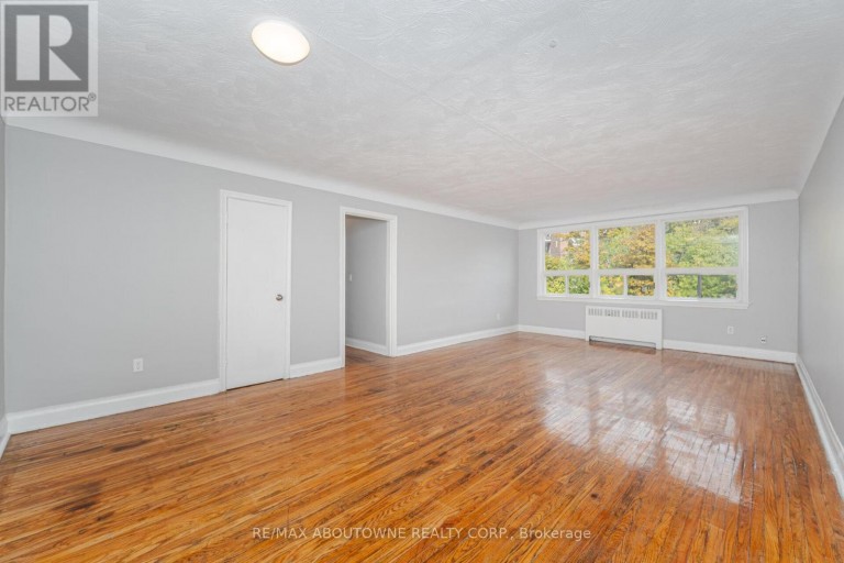 3 - 1031 CHURCHILL AVENUE E, Oakville (CP College Park), Ontario, L6H1A3