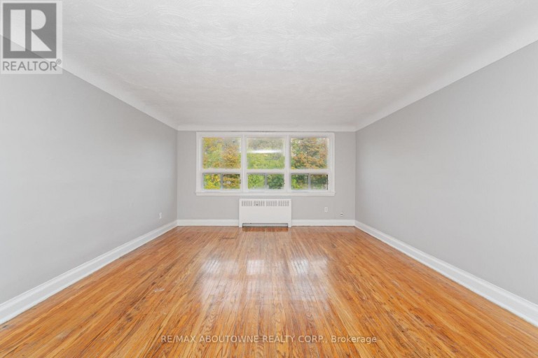 3 - 1031 CHURCHILL AVENUE E, Oakville (CP College Park), Ontario, L6H1A3