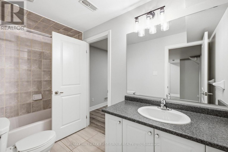 527 HALO STREET, Oshawa (Windfields), Ontario, L1L0H9