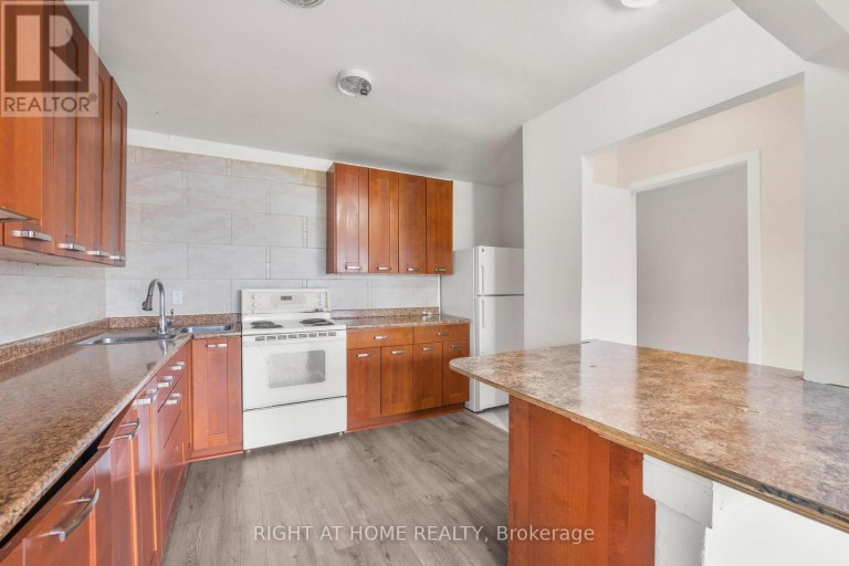 1698A EGLINTON AVENUE W, Toronto (Briar Hill-Belgravia), Ontario, M6E2H5