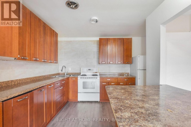 1698A EGLINTON AVENUE W, Toronto (Briar Hill-Belgravia), Ontario, M6E2H5