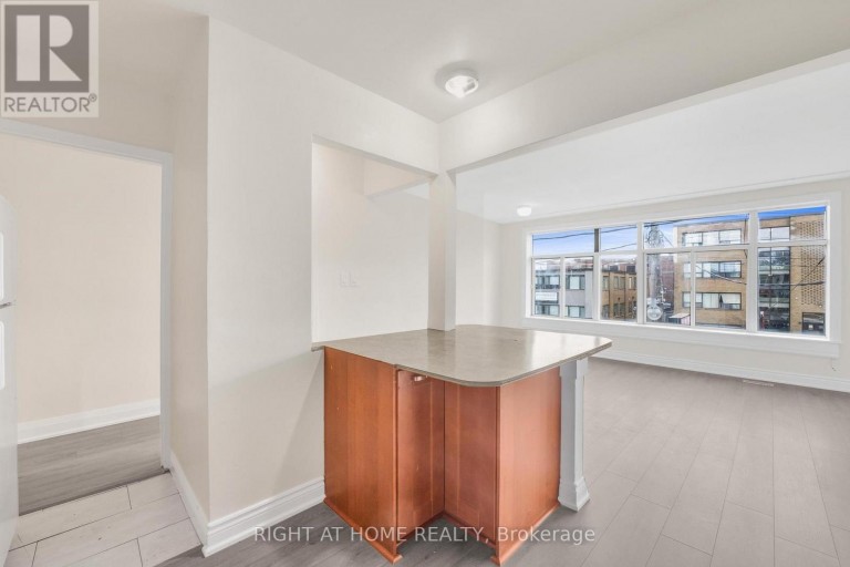 1698A EGLINTON AVENUE W, Toronto (Briar Hill-Belgravia), Ontario, M6E2H5