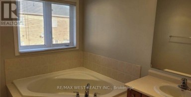 8 CALLALILY ROAD Brampton (Northwest Sandalwood Parkway) Ontario photo 13