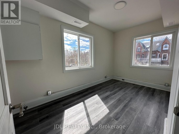 5 - 5 SORAUREN AVENUE, Toronto (Roncesvalles), Ontario, M6R2C6