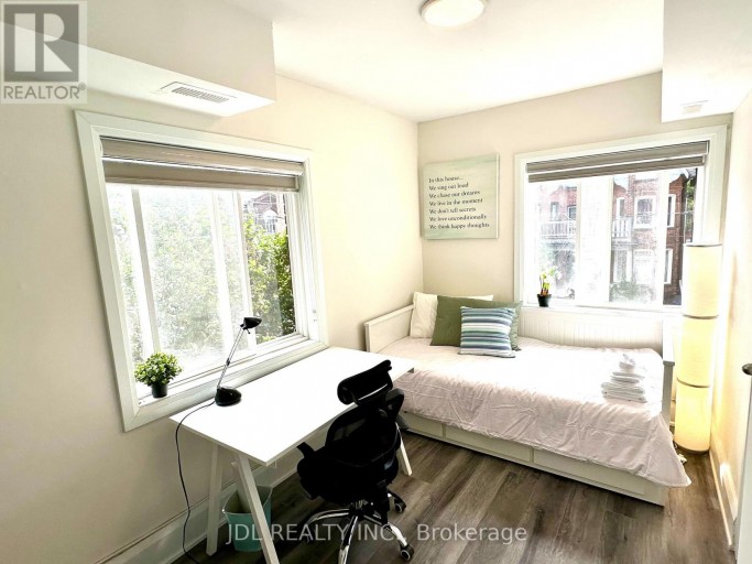 5 - 5 SORAUREN AVENUE, Toronto (Roncesvalles), Ontario, M6R2C6