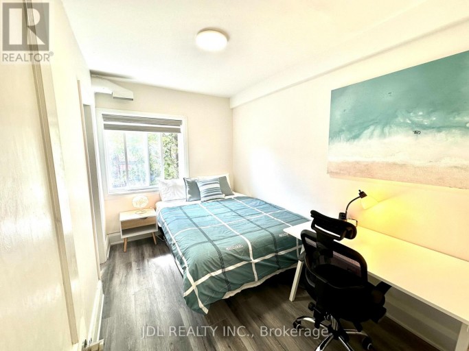 5 - 5 SORAUREN AVENUE, Toronto (Roncesvalles), Ontario, M6R2C6