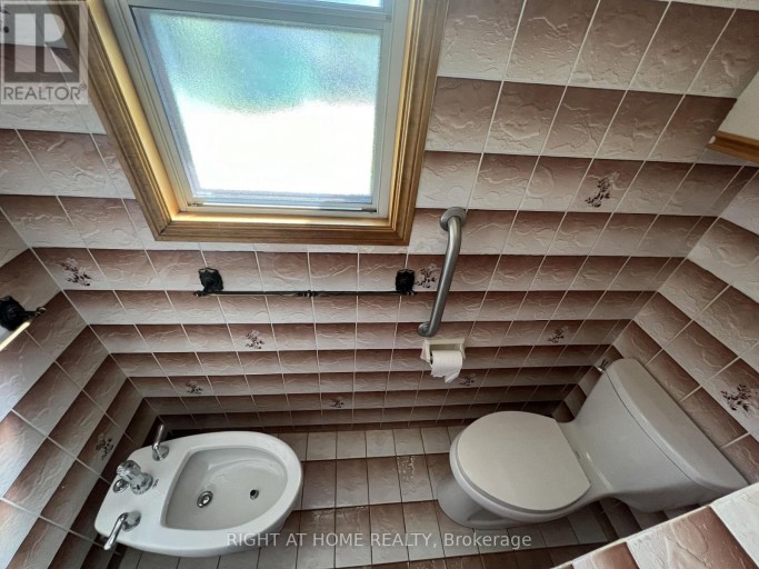 MAIN FLOOR - 9 DEWLANE DRIVE, Toronto (Newtonbrook West), Ontario, M2R2P7