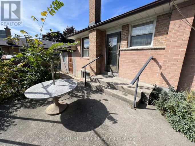 MAIN FLOOR - 9 DEWLANE DRIVE, Toronto (Newtonbrook West), Ontario, M2R2P7