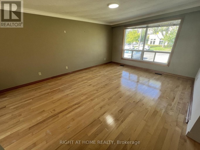 MAIN FLOOR - 9 DEWLANE DRIVE, Toronto (Newtonbrook West), Ontario, M2R2P7