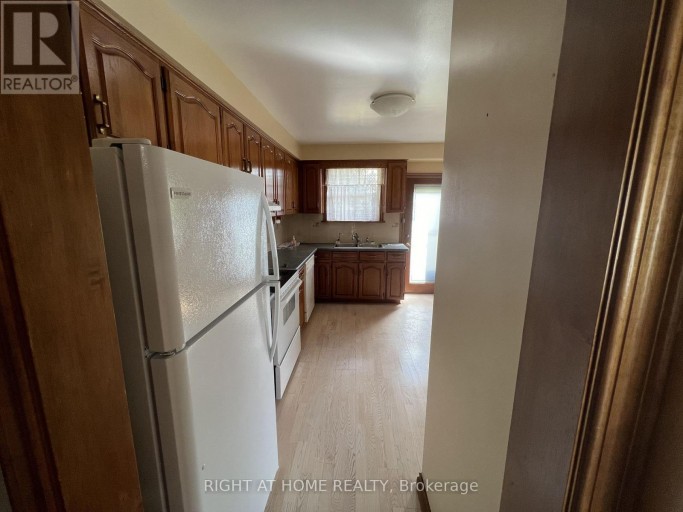 MAIN FLOOR - 9 DEWLANE DRIVE, Toronto (Newtonbrook West), Ontario, M2R2P7