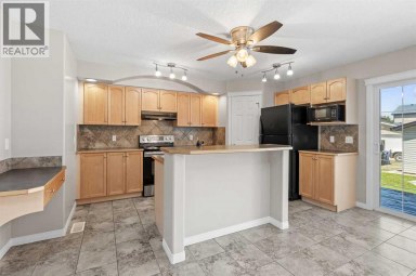 28 Saddlebrook Gardens NE Calgary Alberta photo 8