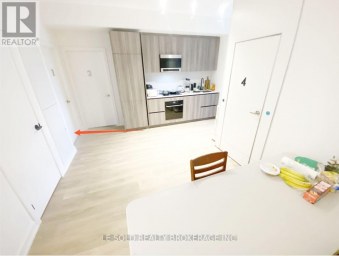 711 MASTER BEDROOM - 127 BROADWAY AVENUE Toronto (Mount Pleasant West) Ontario photo 2