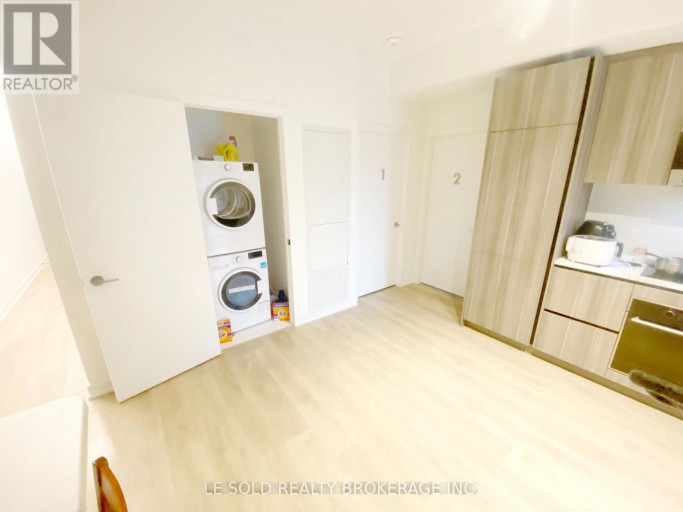 711 MASTER BEDROOM - 127 BROADWAY AVENUE, Toronto (Mount Pleasant West), Ontario, M4P1V4