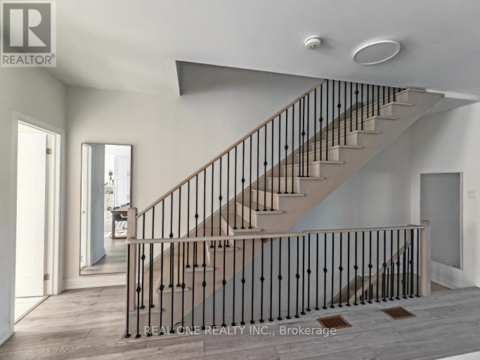 19 WOODSTREAM DRIVE, Toronto (West Humber-Clairville), Ontario, M9W0G1