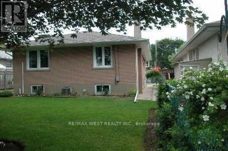 26 NIPISSING DRIVE, Toronto (Islington-City Centre West), Ontario, M9B4V5