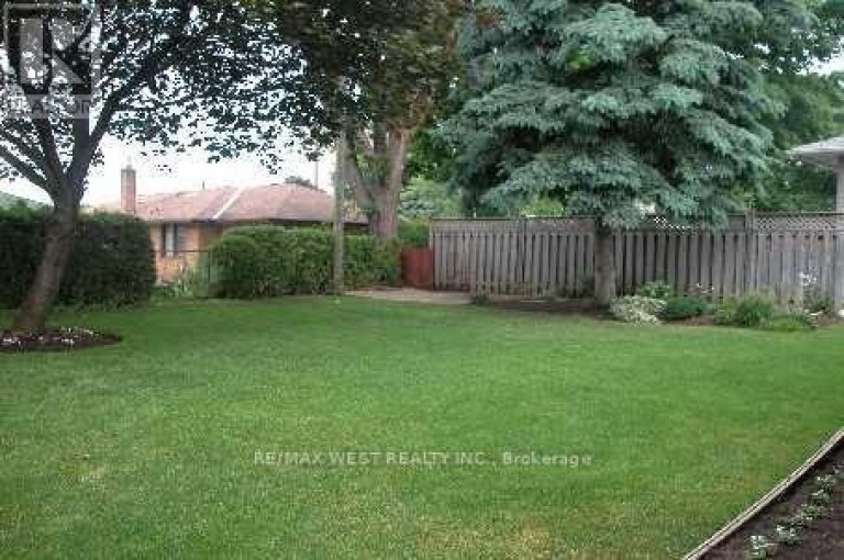 26 NIPISSING DRIVE, Toronto (Islington-City Centre West), Ontario, M9B4V5