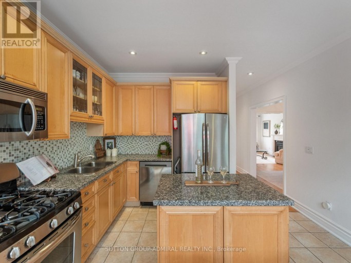 255 COCKSFIELD AVENUE, Toronto (Bathurst Manor), Ontario, M3H3T6