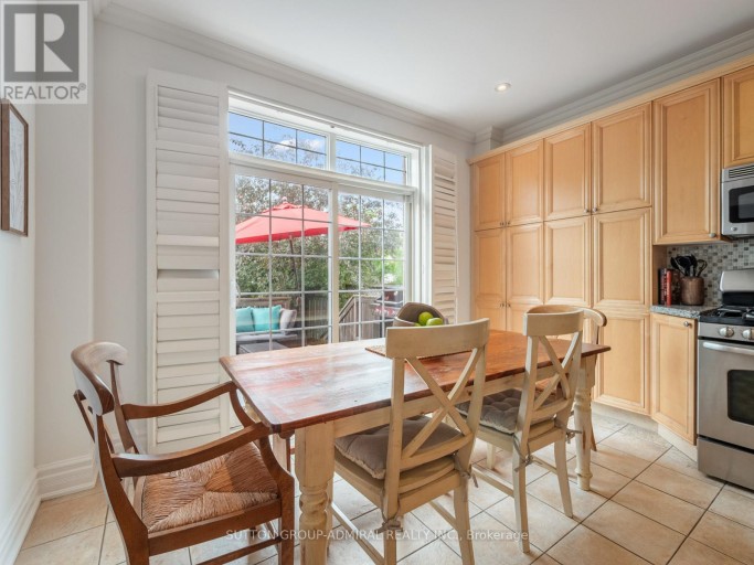 255 COCKSFIELD AVENUE, Toronto (Bathurst Manor), Ontario, M3H3T6