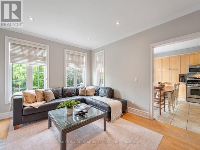 255 COCKSFIELD AVENUE, Toronto (Bathurst Manor), Ontario, M3H3T6