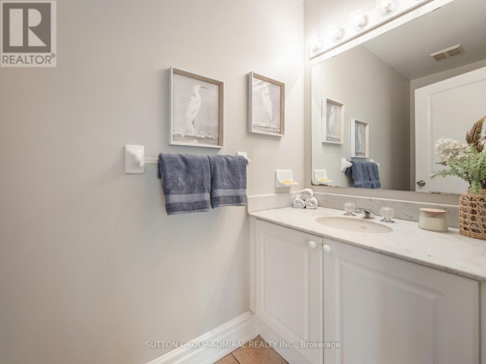 255 COCKSFIELD AVENUE, Toronto (Bathurst Manor), Ontario, M3H3T6
